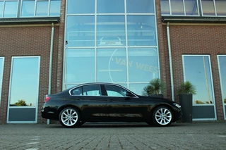 BMW 3 Serie ➡️ BMW 3-serie 320i F30 Centennial High Executive Sedan Facelift | 184 pk | NL auto | 2e eigenaar | 4 cilinder | LED | Leer | Navi | Camera | Sporstuur | Cruise control | Climate control - afbeelding nr 6