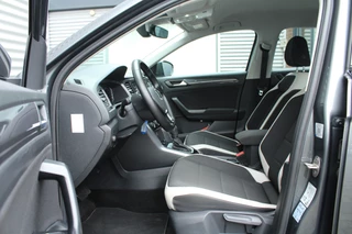 Volkswagen T-Roc Clima Cruise Navi Carplay Camera 17