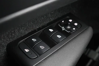Volvo XC40 Volvo XC40 1.5 T4 Recharge R Design | Panoramadak |  Trekhaak | 360 camera | Stoel & stuurverwarming | Harman/Kardon | Adaptive cruise | Carplay - afbeelding nr 20