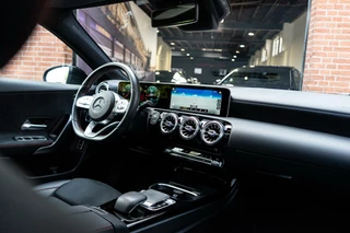Mercedes-Benz A-Klasse Mercedes A-klasse 250 e AMG Pano / Camera / Ambi - afbeelding nr 11