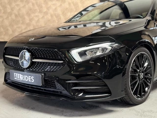 Mercedes-Benz A-Klasse Mercedes-Benz A-klasse 200 d Amg pakket l Night pakket l Sfeer verlichting l Camera l 19 Inch - afbeelding nr 2