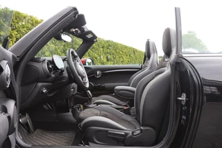 MINI Cooper Cabrio Mini Cabrio 2.0 John Cooper Works Chili 232 PK |Led|Schaalstoelen|Pdc|CarPlay|ACC|Adaptief Onderstel|Dealer onderhouden - afbeelding nr 3