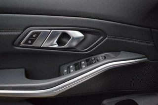 BMW 3 Serie BMW 3-serie 330i M Executive Edition|LEDER|PANO|HUP - afbeelding nr 41
