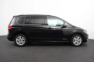 Volkswagen Touran Volkswagen Touran 1.5 TSI DSG Highline 7p | Navigatie | Apple Carplay/Android Auto | Parkeersensoren | Adaptive Cruise Control | Stoel-en stuurverwarming | Elektrische achterklep | Getinte ramen | Climatronic - afbeelding nr 8