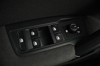 Volkswagen Tiguan Volkswagen Tiguan 1.4 TSI Connected Series | Trekhaak | Carplay |  Camera | Navigatie | Climate control | Park Assist | Climate control - afbeelding nr 25
