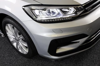 Volkswagen Touran Volkswagen TOURAN 1.5 TSI R Line 7 Persoons / AUT / ACC / Navi / Camera / Open Panoramadak / Led / Pdc / Trekhaak / 17 Inch - afbeelding nr 45