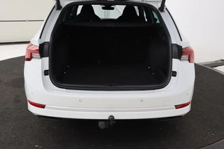 Škoda Octavia Skoda Octavia 1.0 e-TSI Sport | Carplay | Trekhaak |  Sportstoelen | Full LED | Sfeerverlichting | Navigatie | Climate control | Parkeerhulp - afbeelding nr 11