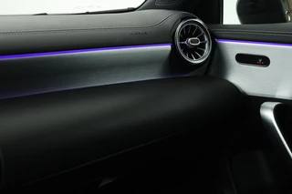 Mercedes-Benz A-Klasse Mercedes-Benz A-klasse 250e AMG Night | Carplay | Stoelverwarming |  Camera | Sfeerverlichting | Navigatie | Widescreen | Park Assist | Leder/Alcantara - afbeelding nr 21