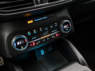 Ford Focus Automaat (APPLE CARPLAY, GROOT NAVI, STUUR/STOELVERWARMING, SPORTSTOELEN, LANE ASSIST, CAMERA, GETINT GLAS, NIEUWE APK, NIEUWSTAAT) - afbeelding nr 10