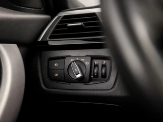 BMW 3 Serie Automaat (PANORAMADAK, M PAKKET, GROOT NAVI, VIRTUAL COCKPIT, STOELVERWARMING, LEDEREN SPORTSTOELEN, PARKEERSENSOREN, GETINT GLAS, ZWART HEMEL, NIEUWSTAAT) - afbeelding nr 24
