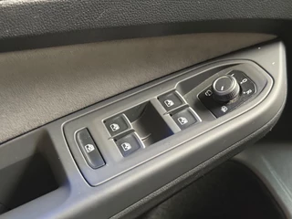 Volkswagen Golf Volkswagen Golf 1.5 eTSI R-Line Business | pano | Keyless | sfeerverlichting | camera | Trekhaak | DAB | - afbeelding nr 18