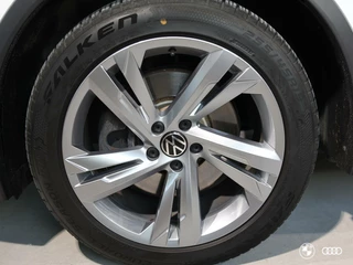 Volkswagen Tiguan Volkswagen Tiguan 1.4 TSI eH 3x R LINE / PANODAK / ACC / MATRIX / TREKHAAK / 19