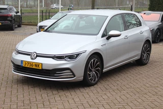 Volkswagen Golf Volkswagen Golf 1.5 eTSI Style / Camera / Head-up / Virtual Cockpit / Leder&Alcantara / 17'' / Keyless / ACC / DAB / Full LED / Stoelverwarming - afbeelding nr 6
