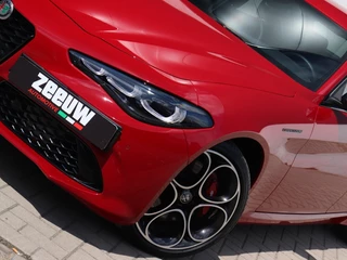 Alfa Romeo Giulia Alfa Romeo Giulia 2.0 Turbo 280 PK Competizione Q4 AWD | Harman | Veloce | 19