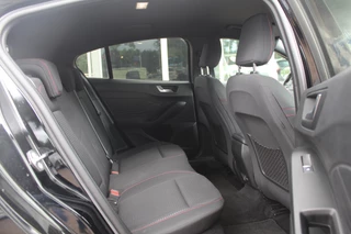 Ford Focus Ford Focus 1.0 EcoBoost Titanium Business ST-Line Camera / Navigatie / Keyless / B&O / 17'' / Stuurverwarming / DAB / Dodehoek / Cruise Control - afbeelding nr 12