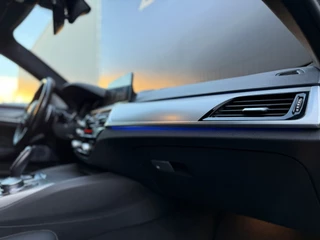 BMW 5 Serie BMW 5-serie M550i xDrive M-Pakket|Pano|Softclose|B&W|Alcantara|360|Leder - afbeelding nr 34