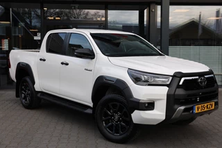 Toyota Hilux 2.8 D-4D DUBBEL CABIN INVINCIBLE 2 SITZ A/T 4WD VAN