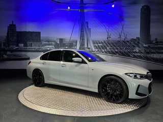 BMW 3 Serie BMW 3-serie 318i M Sport Edition *Schuifdak*Shadow Line*Camera*Laser* - afbeelding nr 3