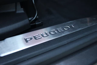 Peugeot 3008 Peugeot 3008 1.2 Hybrid 136PK GT | 360° CAMERA | NAVIGATIE | ADAPTIVE CRUISE CONTROL | APPLE CARPLAY/ANDROID AUTO | CLIMATE CONTROL | 18