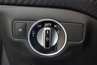 Mercedes-Benz A-Klasse Mercedes-Benz A-Klasse 180 AMG | Panoramadak | CarPlay | Camera | Dodehoekdetectie | Stoelverwarming | PDC V+A | Alcantara/Lederen bekleding | LED Koplampen | Command Online | Dealer onderhouden | Nieuwe APK - afbeelding nr 23