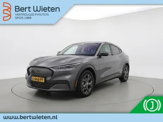 Ford Mustang Mach-E RWD 75 kWh | Geen import | Trekhaak | Panoramadak