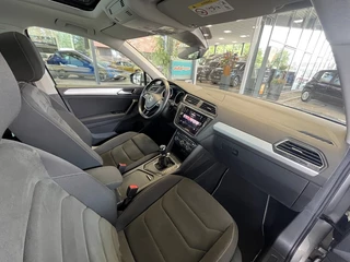 Volkswagen Tiguan Volkswagen Tiguan 1.4 TSI Comfortline | Trekhaak | Schuif-/kanteldak | Navigatie - afbeelding nr 12