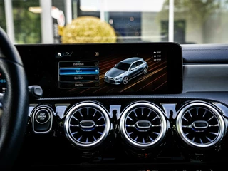 Mercedes-Benz A-Klasse Mercedes A-klasse a250e AMG|PANO|18''|CAMERA|ACC|SFEERV. - afbeelding nr 27