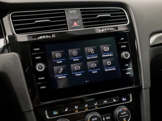 Volkswagen Golf Volkswagen Golf 1.0 TSI Luxury Automaat (APPLE CARPLAY, GROOT NAVI, CLIMATE, STOELVERWARMING, SPORTSTOELEN, ADAPTIVE CRUISE, LM VELGEN, GETINT GLAS, PARKEERSENSOREN, NIEUWE APK, NIEUWSTAAT) - afbeelding nr 26