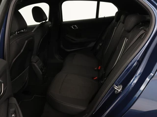 BMW 1 Serie BMW 1-serie 118i Intro Ed. | Carplay | Full LED | Sportstoelen  | Navigatie | Climate control | Bleutooth | PDC | Trekhaak | Sfeerverlichting - afbeelding nr 6