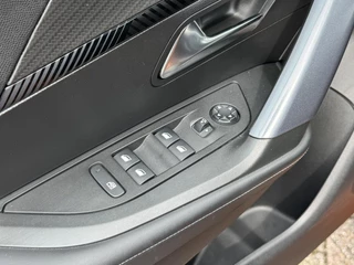 Peugeot 2008 Peugeot 2008 1.2 PureTech Allure Automaat Led Panorama 360 Camera Trekhaak afn. Carplay Cruise - afbeelding nr 29