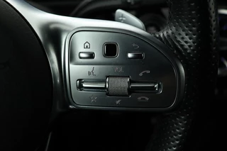 Mercedes-Benz A-Klasse Mercedes-Benz A-klasse 250e AMG Night | Carplay | Stoelverwarming |  Camera | Leder/Alcantara | Full LED | Sfeerverlichting | Park Assist | Navigatie - afbeelding nr 17