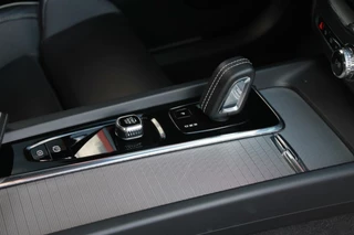 Volvo XC60 Volvo XC60 T6 Recharge AWD R-Design | Longe Range | Panoramadak | Stoelverwarming | 360° Camera | HUD | Trekhaak | Harman / Kardon | Glossy Black - afbeelding nr 40