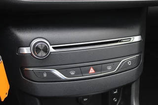 Peugeot 308 Peugeot 308 SW 1.2 PureTech Blue Lease Exe. / NIEUWSTAAT! / Panoramadak / Navigatie / Parkeerhulp V+A / 16'' / DAB / Cruise Control - afbeelding nr 26