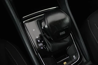 Škoda Karoq Skoda Karoq 1.5 TSI ACT Ambition Business (ACHTERUITRIJCAMERA, PARKEERSENSOREN, CRUISE CONTROL, NAVIGATIE, AUTOMAAT) - afbeelding nr 20