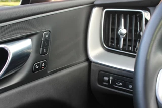 Volvo XC60 Volvo XC60 T8 Recharge AWD R-Design | Panoramadak | Parkeercamera | 20 Inch Velgen | Glossy Black | Keyless - afbeelding nr 21