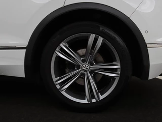 Volkswagen Tiguan Volkswagen Tiguan 1.5 TSI R-Line | DSG | 360 camera | Active Info |  Keyless | Adaptive cruise | Trekhaak | Full LED | Park Assist | Carplay | Navigatie - afbeelding nr 32