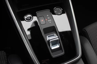 Audi A3 Audi A3 Sportback 30 TFSI S edition 32.429 km! / Virtual Cockpit / Apple CarPlay / Full LED / 17'' / Navigatie / Half leder / Parkeerhulp achter / ACC - afbeelding nr 26