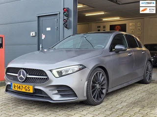 Mercedes-Benz A-Klasse 220 Premium Plus | MAT GRIJS / PANO / MEMORY / KEYLESS / BURMESTER / MASSAGE / DIAMOND GRILLE / 19 INCH !