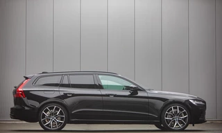 Volvo V60 2.0 T8 Plug-in hybrid AWD Plus Dark | Trekhaak | Polestar velgen