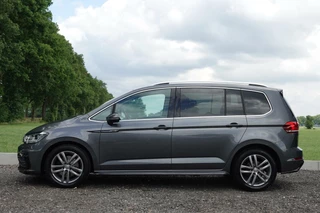 Volkswagen Touran Volkswagen Touran 1.5 TSI R-line 7pers. CAMERA STOELVERW. - afbeelding nr 12