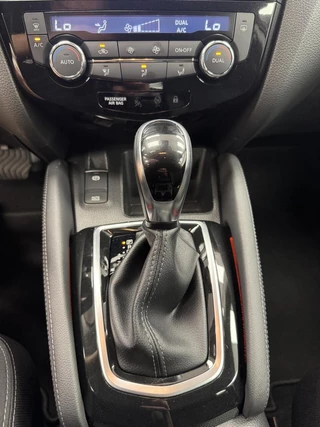 Nissan QASHQAI Nissan Qashqai 1.3 DIG-T Premium Edition Automaat-Trekhaak-Navigatie-Carplay-Cr.contr-Clima-360Camera-Lm.18