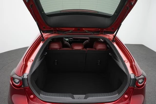 Mazda 3 Mazda 3 2.0 e-SkyActiv-X Luxury automaat i-Activesense pakket met Sunroof en rood leer pakket : dealer onderhouden en 24 maanden verlengde garantie - afbeelding nr 18