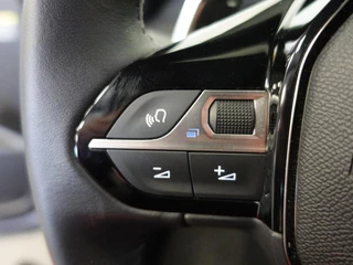 Peugeot 2008 Peugeot 2008 1.2 PureTech 130pk Automaat Allure | Navigatie | Apple Carplay/Android | Auto 360 camera | Parkeersensoren | Blind Spot Assist | Adaptive Cruise Control | Stoelverwarming | Getinte ramen | Climate Control - afbeelding nr 15