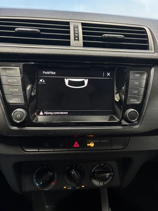 Škoda Fabia Skoda Fabia Combi 1.0 TSI Business Edition Clima | Cruise | Navi | PDC - afbeelding nr 19