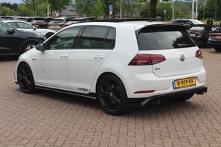 Volkswagen Golf Volkswagen Golf 2.0 TSI GTI TCR / Akrapovic / Panoramadak / Camera / 19'' / Leder / Navigatie / Keyless / Dynaudio / Dodehoek / Stoelverwarming / DAB / ACC - afbeelding nr 3