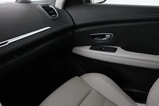 Renault Scénic Renault Scénic 1.2 TCe Intens | Trekhaak | Massage | Keyless |  Navigatie | Half leder | Camera | Climate control | Dodehoek detectie | Park Assist - afbeelding nr 25