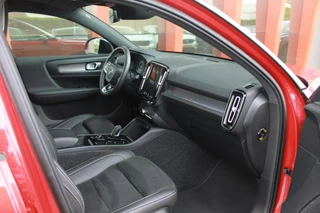 Volvo XC40 Volvo XC40 T5 Recharge R-Design | Panoramadak | Stoelverwarming | Parkeercamera | Keyless | Glossy Black - afbeelding nr 15