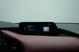 Mazda 3 Mazda 3 2.0 e-SkyActiv-X Luxury automaat i-Activesense pakket met Sunroof en rood leer pakket : dealer onderhouden en 24 maanden verlengde garantie - afbeelding nr 39