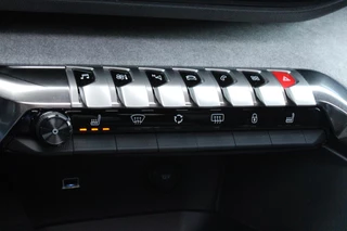 Peugeot 5008 Peugeot 5008 1.2 130PK AUTOMAAT GT PACK BUSINESS | PANORAMISCH SCHUIF/KANTEL DAK | AFNEEMBARE TREKHAAK | ALCANTARA BEKLEDING | FULL LED KOPLAMPEN | FOCAL AUDIO | 19