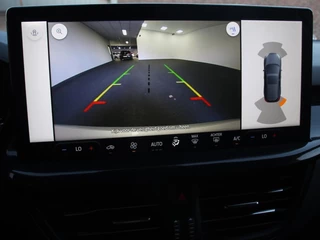 Ford Focus Ford Focus Wagon 1.0 125pk Hybrid Automaat ST Navigatie Climate control cruise control Carplay LM velgen Parkeersensoren Led Matrix koplampen - afbeelding nr 3